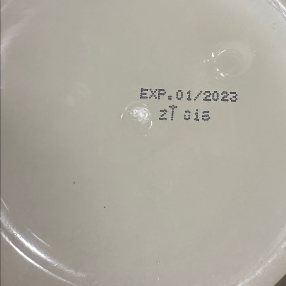 Seacret Pomegranate Salt & Oil Scrub - Blue and White - Picture 3 of 3